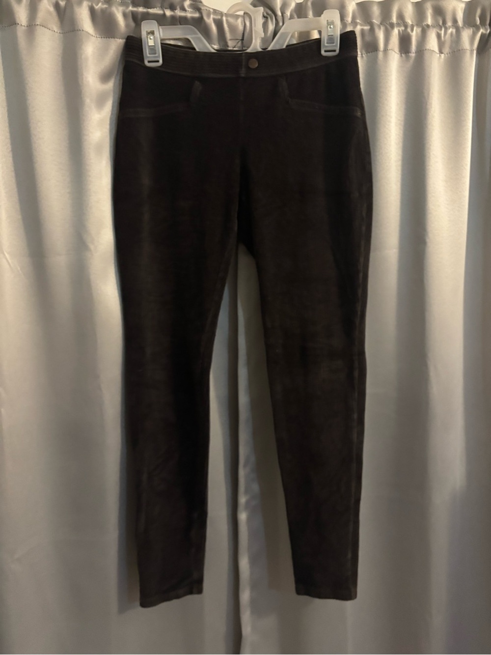 HUE Women’s Black Corduroy Slim Skinny Jean
